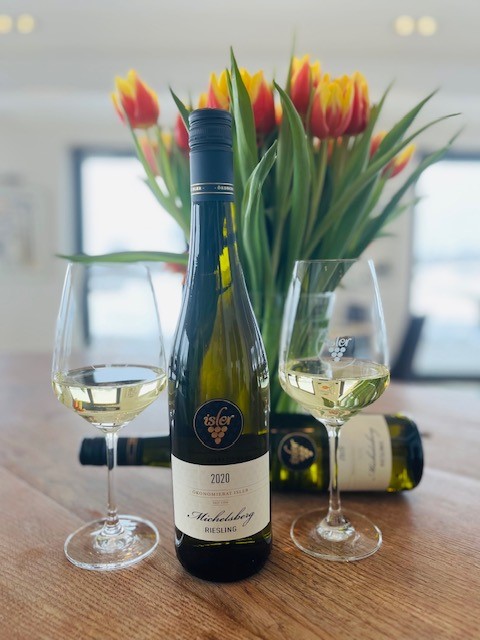 Februar Riesling Michelsberg Trocken Weingut Konomierat Isler